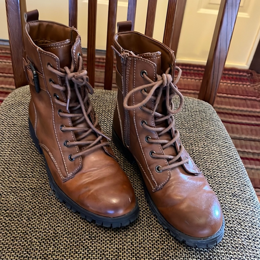 SO Women’s Brown Ankle Boots size 8.5M.